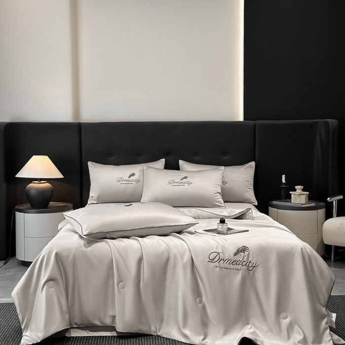 91家纺网 家纺一手货源 找家纺 伊梵居 2025新款水洗真丝刺绣夏被四件套 梦羽-山灰