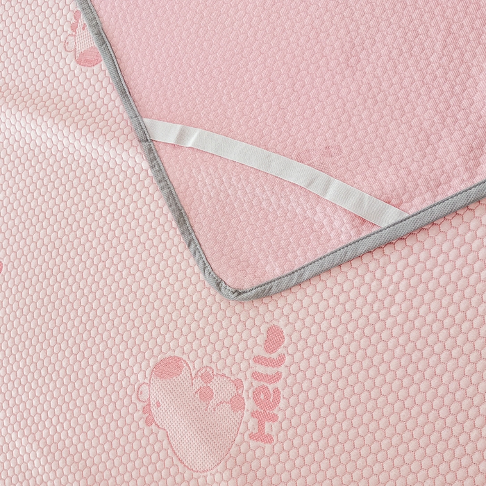 91家纺网 家纺一手货源 找家纺 雪鲨家纺  2025新款凉感冰豆豆凉席凉豆豆三件套冰丝提花软席PE 卡比巴拉粉