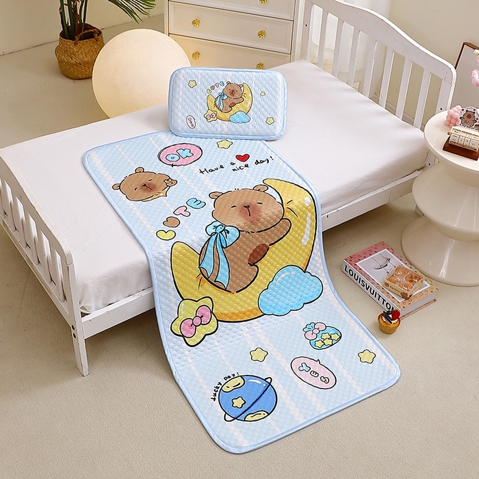 91家纺网 家纺一手货源 找家纺 八零年代  2025新款3D凉豆豆大版卡通儿童凉席夏被三件套冰豆豆凉席 凉豆豆 月亮卡皮巴拉