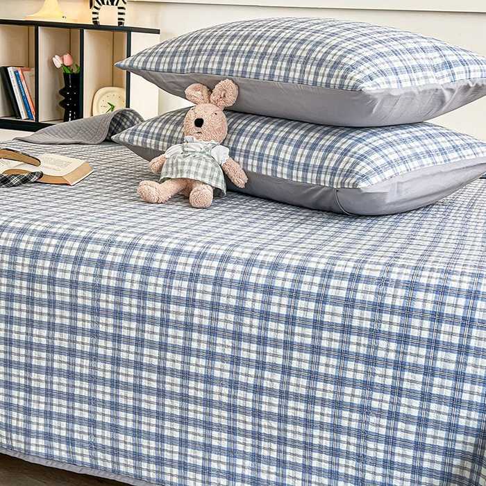 91家纺网 家纺一手货源 找家纺 沐纯家居 2025新款格子款天丝棉床盖三件套 布丁蓝-配灰