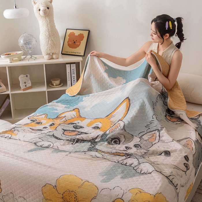 91家纺网 家纺一手货源 找家纺 乐家毛巾被 2025春夏新款全棉纯棉六层大版印花毛巾被 雏菊狗狗