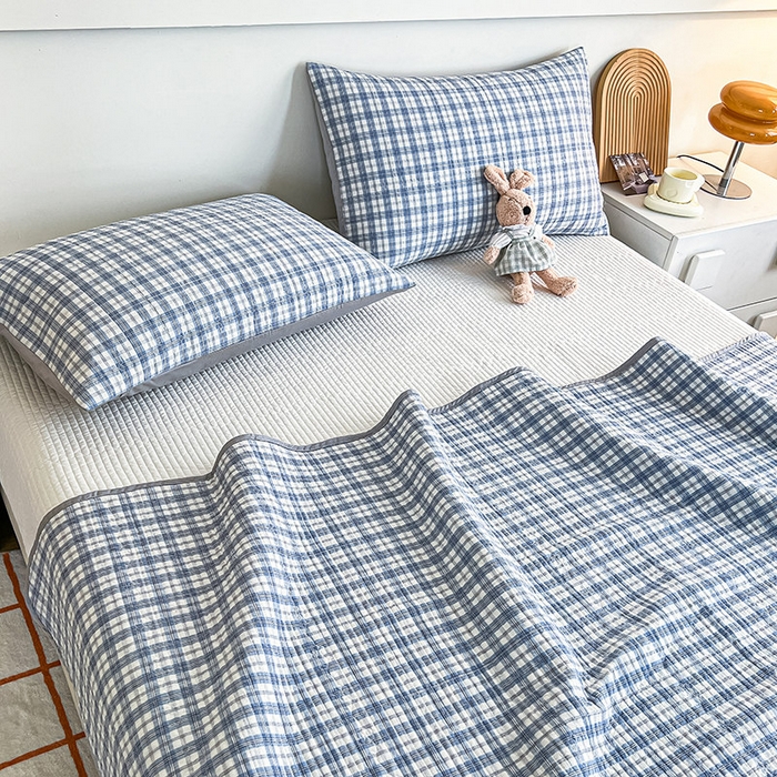 91家纺网 家纺一手货源 找家纺 沐纯家居 2025新款格子款天丝棉床盖三件套 布丁蓝-配灰