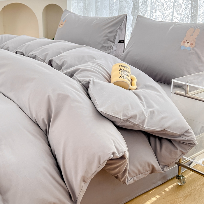 91家纺网 家纺一手货源 找家纺 曼町家居 2025春夏新款40支全棉纯棉水洗棉刺绣四件套 元气星喵-薄雾灰