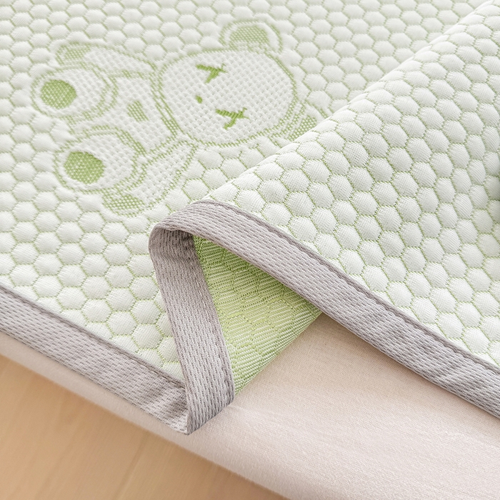 91家纺网 家纺一手货源 找家纺 雪鲨家纺  2025新款凉感冰豆豆凉席凉豆豆三件套冰丝提花软席PE 小熊绿