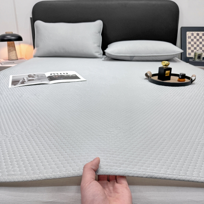 91家纺网 家纺一手货源 找家纺 春寻家纺 2025新款凉豆豆凉席冰丝席 高级灰