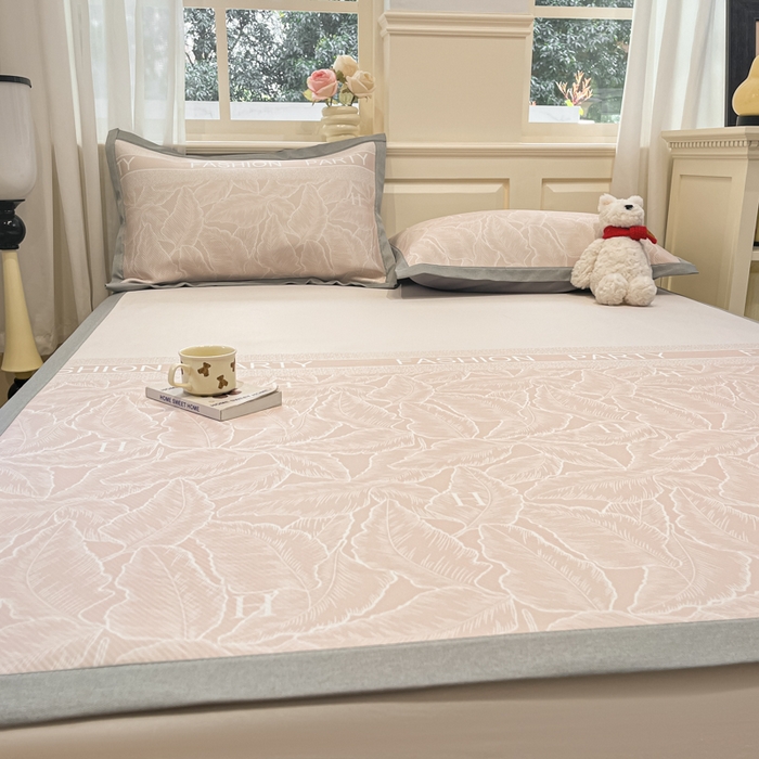 91家纺网 家纺一手货源 找家纺 星座家纺 2025新款复合提花凉感丝凉席三件套平铺款 叶之语-奶咖