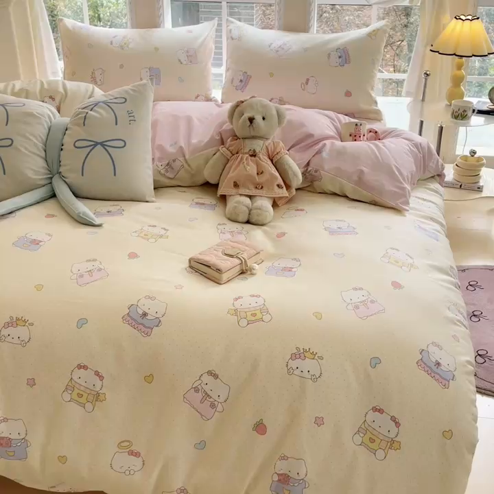 91家纺网 家纺一手货源 找家纺 Sweet dreams甜梦 2025新款全棉印花卡通小清新四件套草莓猫猫