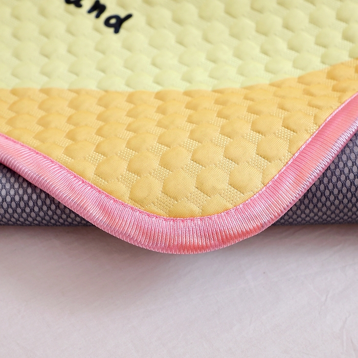 91家纺网 家纺一手货源 找家纺 八零年代  2025新款3D凉豆豆大版卡通儿童凉席夏被三件套冰豆豆凉席 凉豆豆 星星卡皮巴拉