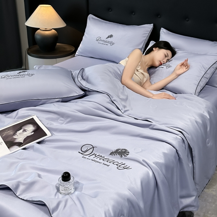 91家纺网 家纺一手货源 找家纺 伊梵居 2025新款水洗真丝刺绣夏被四件套 梦羽-星黛紫