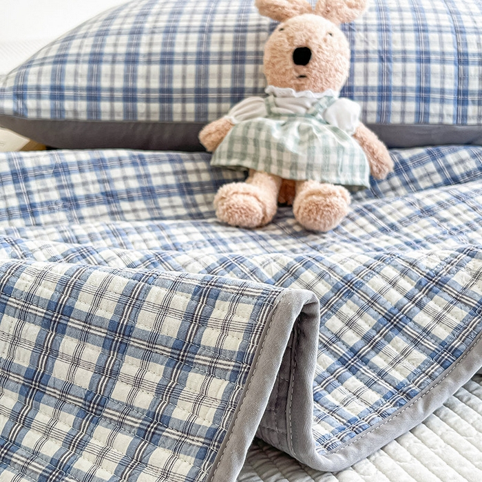 91家纺网 家纺一手货源 找家纺 沐纯家居 2025新款格子款天丝棉床盖三件套 布丁蓝-配灰