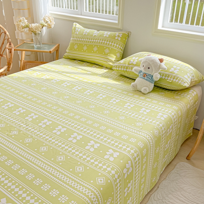 91家纺网 家纺一手货源 找家纺 爱彼家纺 2025新款热门卡通条纹原棉老粗布凉席床单 草莓格绿