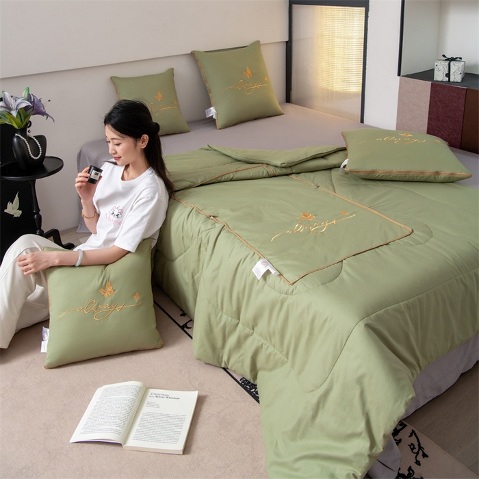91家纺网 家纺一手货源 找家纺 照世家纺 2025新款柔软透气全棉抱枕被-蝶影（控价不低于40*40的69，45*45的89，50*50的109，55*55的139，60*60的189）蝶影-草绿