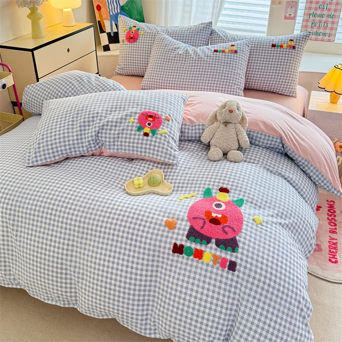 91家纺网 家纺一手货源 找家纺 多品 2025春夏新款水洗棉毛巾绣卡通系列被套单件-单被套 格子怪兽