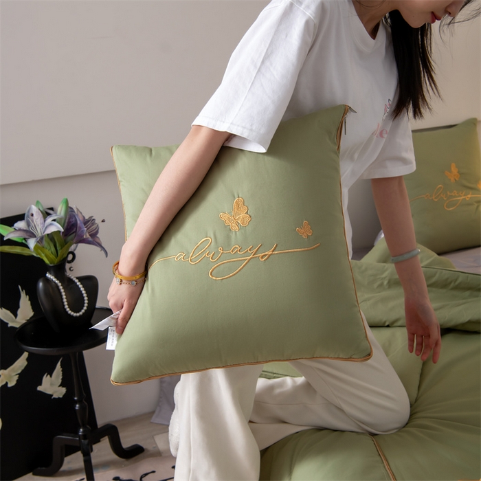 91家纺网 家纺一手货源 找家纺 照世家纺 2025新款柔软透气全棉抱枕被-蝶影（控价不低于40*40的69，45*45的89，50*50的109，55*55的139，60*60的189）蝶影-草绿