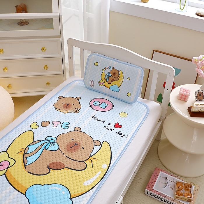 91家纺网 家纺一手货源 找家纺 八零年代  2025新款3D凉豆豆大版卡通儿童凉席夏被三件套冰豆豆凉席 凉豆豆 月亮卡皮巴拉