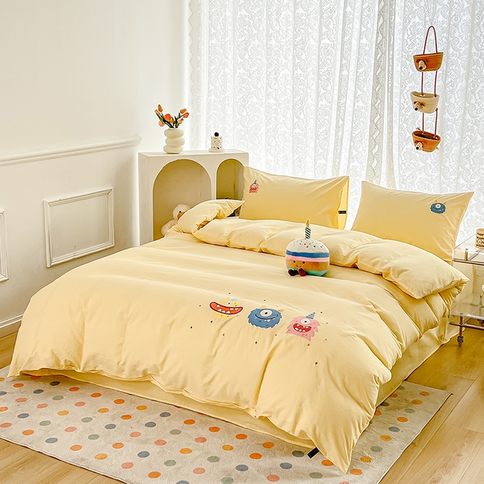 91家纺网 家纺一手货源 找家纺 曼町家居 2025春夏新款40支全棉纯棉水洗棉刺绣四件套 哆啦趣梦--奶油黄