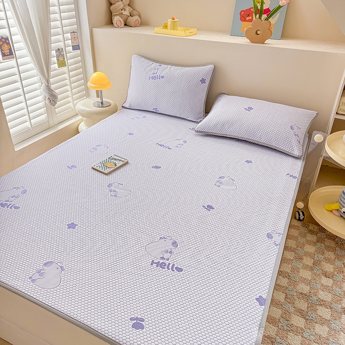 91家纺网 家纺一手货源 找家纺 雪鲨家纺  2025新款凉感冰豆豆凉席凉豆豆三件套冰丝提花软席PE 卡皮巴拉紫