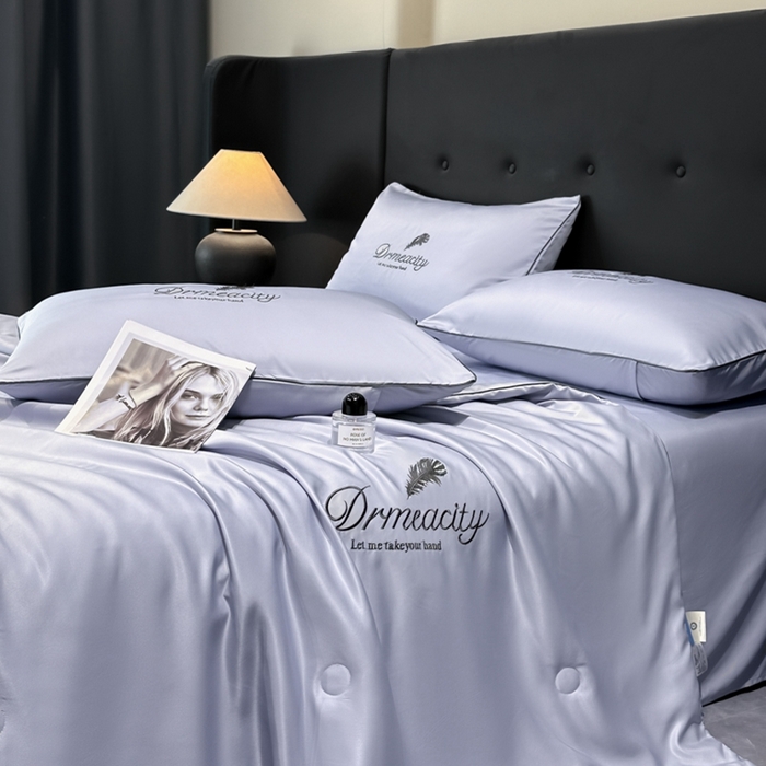 91家纺网 家纺一手货源 找家纺 伊梵居 2025新款水洗真丝刺绣夏被四件套 梦羽-星黛紫