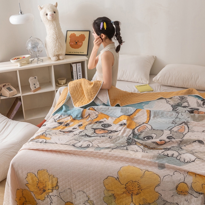 91家纺网 家纺一手货源 找家纺 乐家毛巾被 2025春夏新款全棉纯棉六层大版印花毛巾被 雏菊狗狗