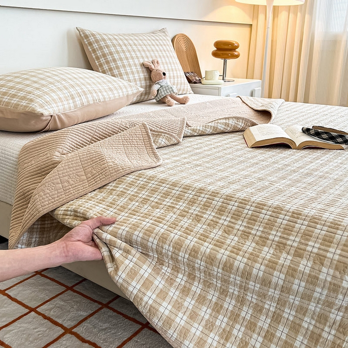 91家纺网 家纺一手货源 找家纺 沐纯家居 2025新款格子款天丝棉床盖三件套 布丁咖