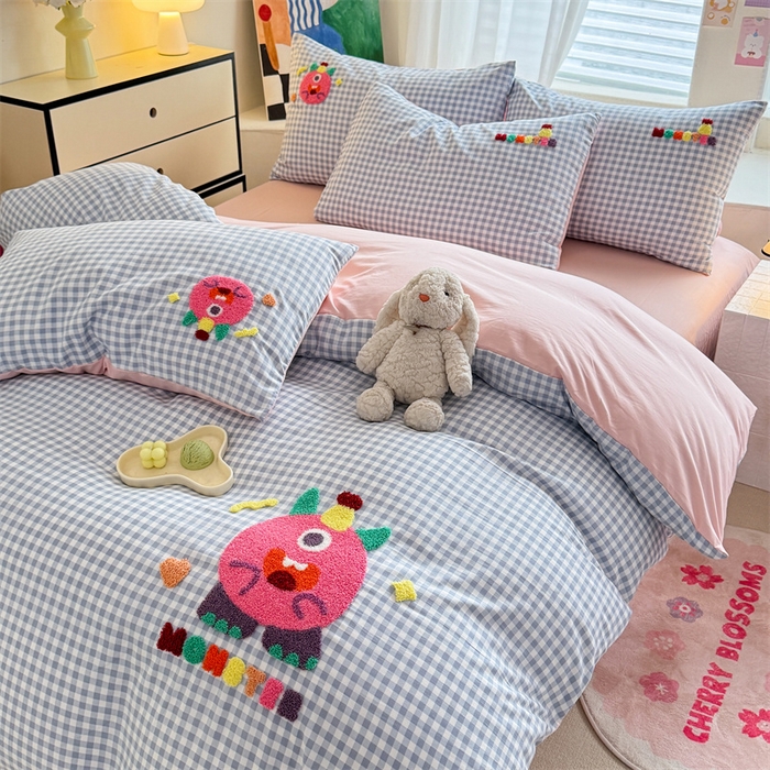 91家纺网 家纺一手货源 找家纺 多品 2025春夏新款水洗棉毛巾绣卡通系列被套单件-单被套 格子怪兽