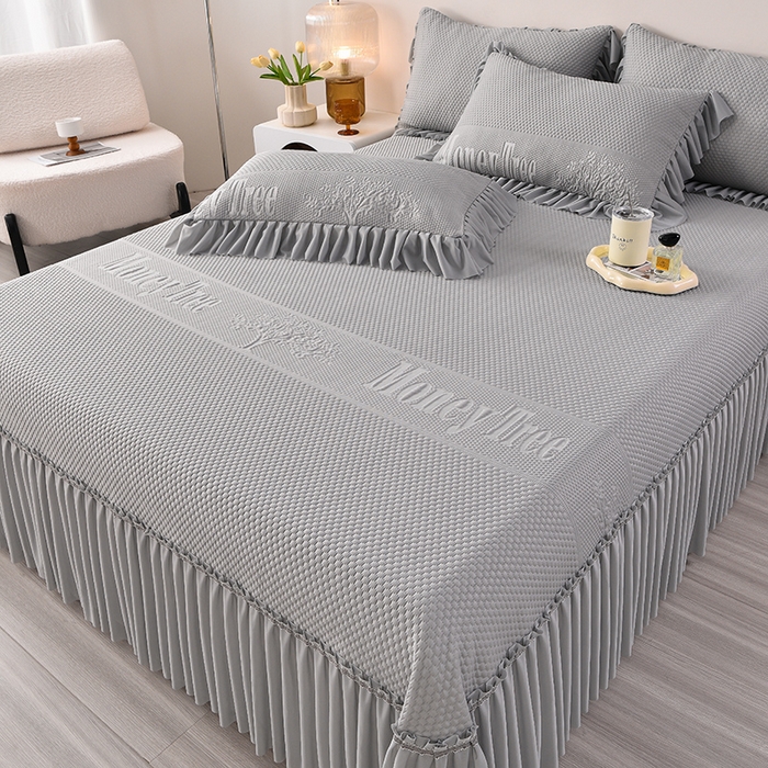 91家纺网 家纺一手货源 找家纺 诺梵家纺 2025新款 pe 乙纶立体提花凉豆豆席凉席床裙款【控价1.5米119 ；1.8米129；2.0米139】 金钱树-灰