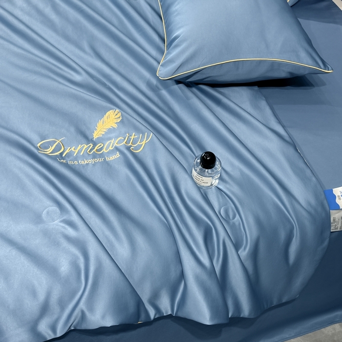 91家纺网 家纺一手货源 找家纺 伊梵居 2025新款水洗真丝刺绣夏被四件套 梦羽-宾利蓝