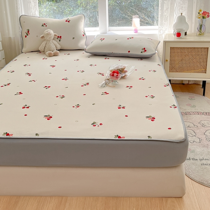 91家纺网 家纺一手货源 找家纺 星座家纺 2025新款复合提花凉感丝凉席三件套床笠款 奶油草莓-床笠款