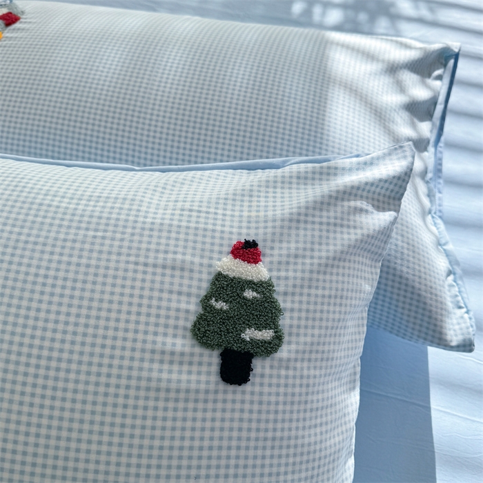 91家纺网 家纺一手货源 找家纺 多品 2025春夏新款水洗棉毛巾绣卡通系列被套单件-单被套 豆丁企鹅 小格