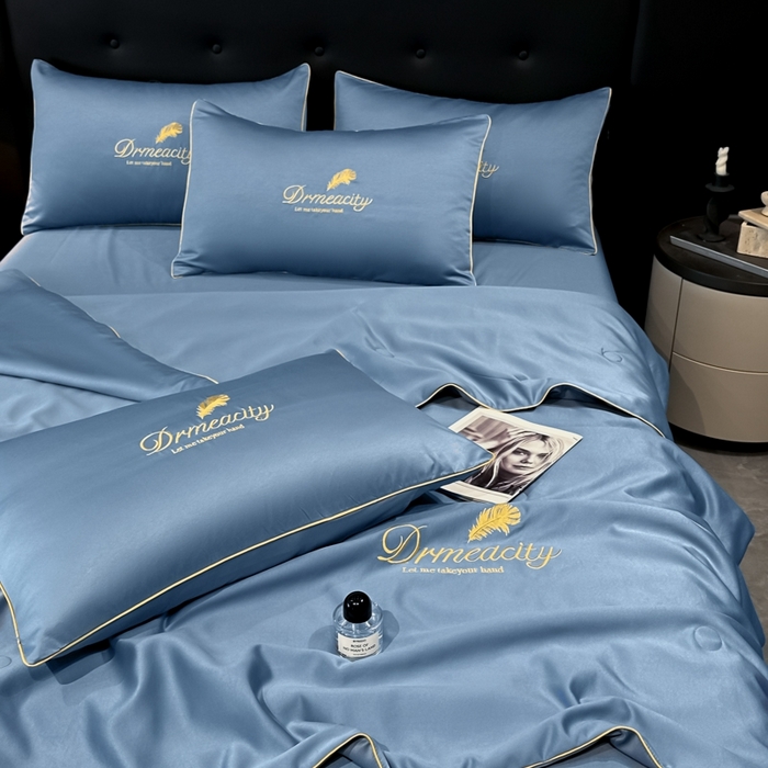 91家纺网 家纺一手货源 找家纺 伊梵居 2025新款水洗真丝刺绣夏被四件套 梦羽-宾利蓝