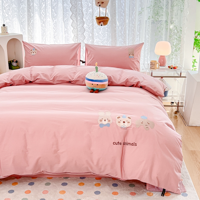 91家纺网 家纺一手货源 找家纺 曼町家居 2025春夏新款40支全棉纯棉水洗棉刺绣四件套 元气星喵-慕斯粉