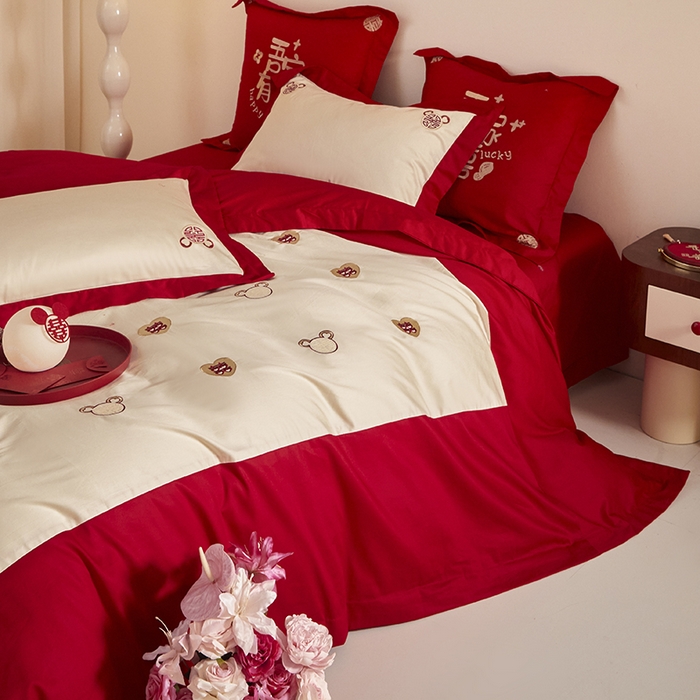 91家纺网 家纺一手货源 找家纺 玉雅家纺 2025新款长绒棉花边款刺绣时尚婚庆四件套 心欢喜