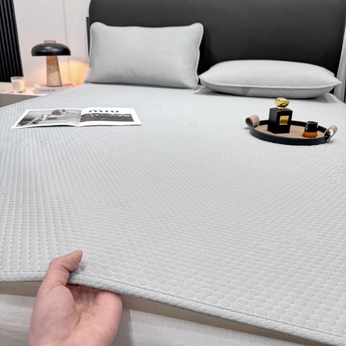 91家纺网 家纺一手货源 找家纺 春寻家纺 2025新款凉豆豆凉席冰丝席 高级灰