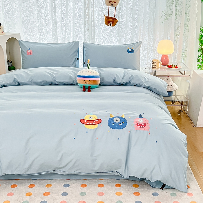 91家纺网 家纺一手货源 找家纺 曼町家居 2025春夏新款40支全棉纯棉水洗棉刺绣四件套 哆啦趣梦-北欧蓝