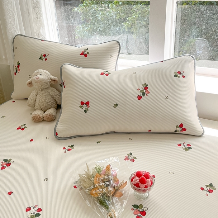 91家纺网 家纺一手货源 找家纺 星座家纺 2025新款复合提花凉感丝凉席三件套床笠款 奶油草莓-床笠款