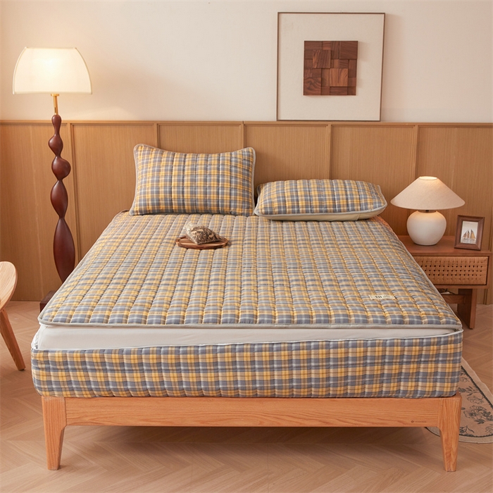 91家纺网 家纺一手货源 找家纺 伊人坊2025新款全棉色织水洗棉六面全包床笠床垫保护套无印风 夹棉床围-黄调格