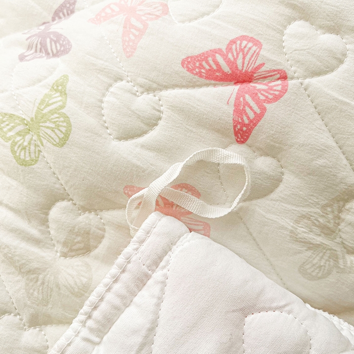 91家纺网 家纺一手货源 找家纺 宜凡家纺 2025新款糯糯棉全夹棉床笠式床裙三件套 蝶舞纷飞