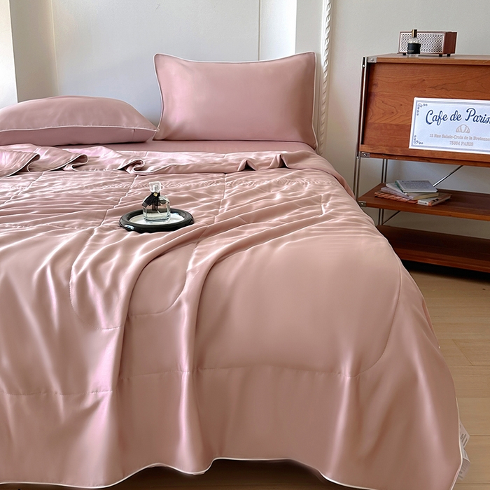 91家纺网 家纺一手货源 找家纺 百寐 2025新款60S兰精天丝夏被系列 樱花粉