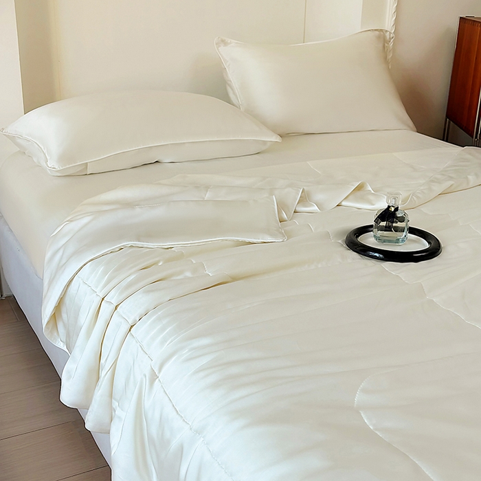 91家纺网 家纺一手货源 找家纺 百寐 2025新款60S兰精天丝夏被系列 奶白