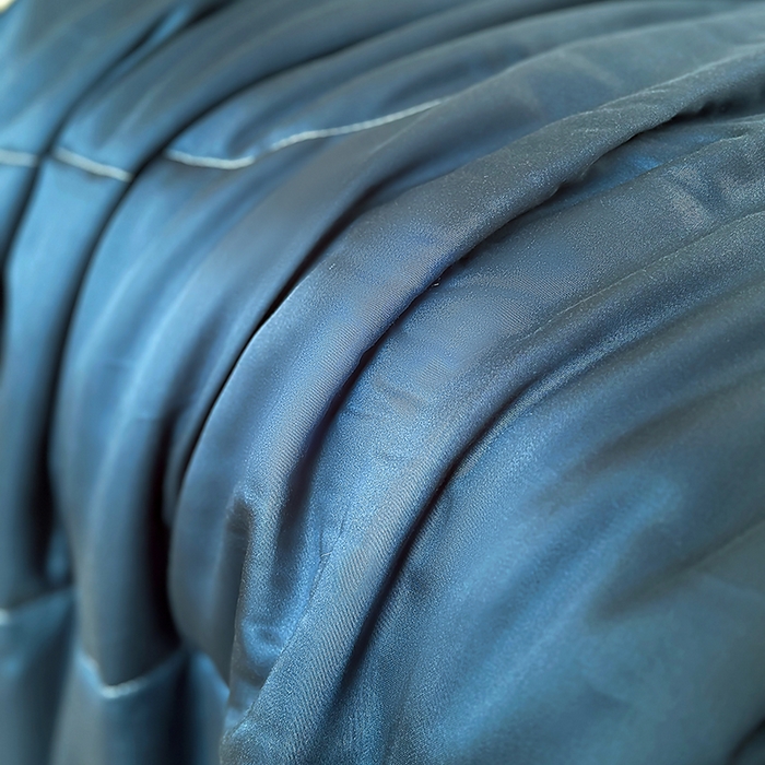 91家纺网 家纺一手货源 找家纺 百寐 2025新款60S兰精天丝夏被系列 宝石蓝+碳灰