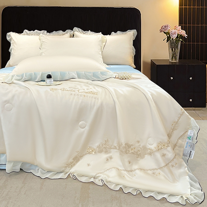 91家纺网 家纺一手货源 找家纺 梦舒羽 2025新款刺绣水洗真丝花边夏被四件套宿舍夏凉被床单枕套三件套-花韵花边款 花韵-蓝（花边款）