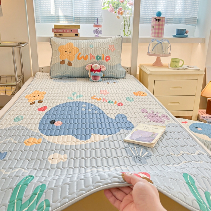 91家纺网 家纺一手货源 找家纺 川悦生活 2025新款大阪宿舍凉感丝凉席 夏日噗噜