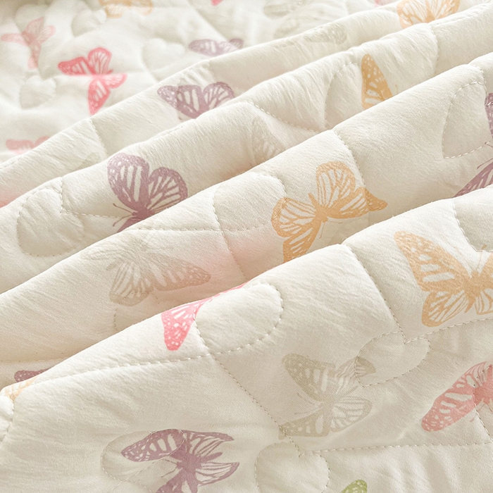 91家纺网 家纺一手货源 找家纺 宜凡家纺 2025新款糯糯棉全夹棉床笠式床裙三件套 蝶舞纷飞