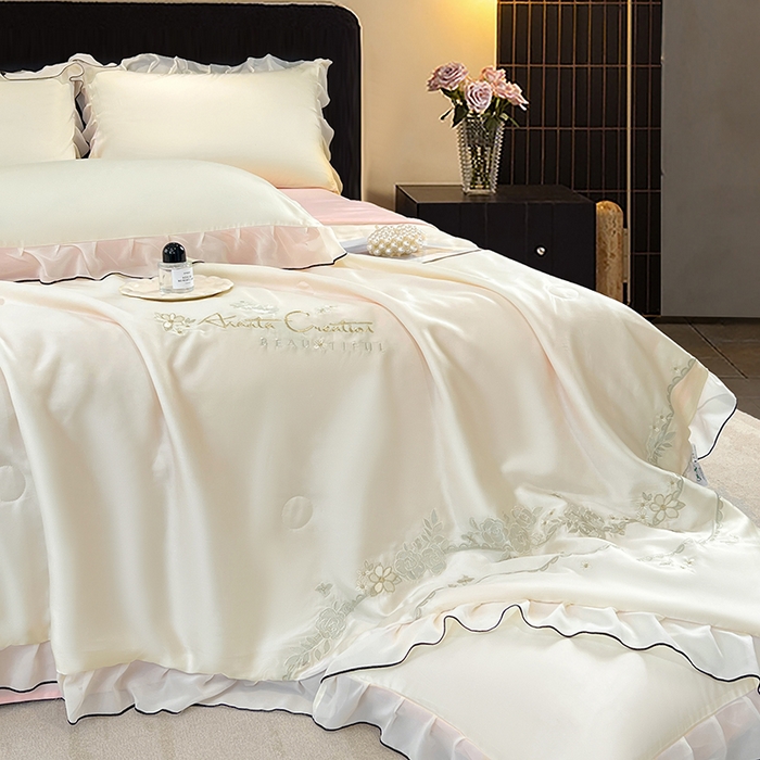 91家纺网 家纺一手货源 找家纺 梦舒羽 2025新款刺绣水洗真丝花边夏被四件套宿舍夏凉被床单枕套三件套-花韵花边款 花韵-粉（花边款）