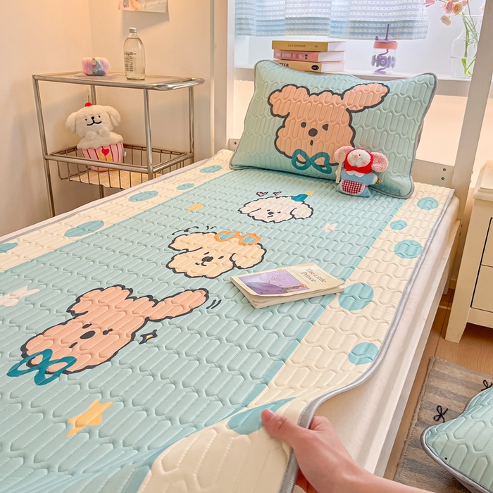 91家纺网 家纺一手货源 找家纺 川悦生活 2025新款大阪宿舍凉感丝凉席 旺仔啵啵