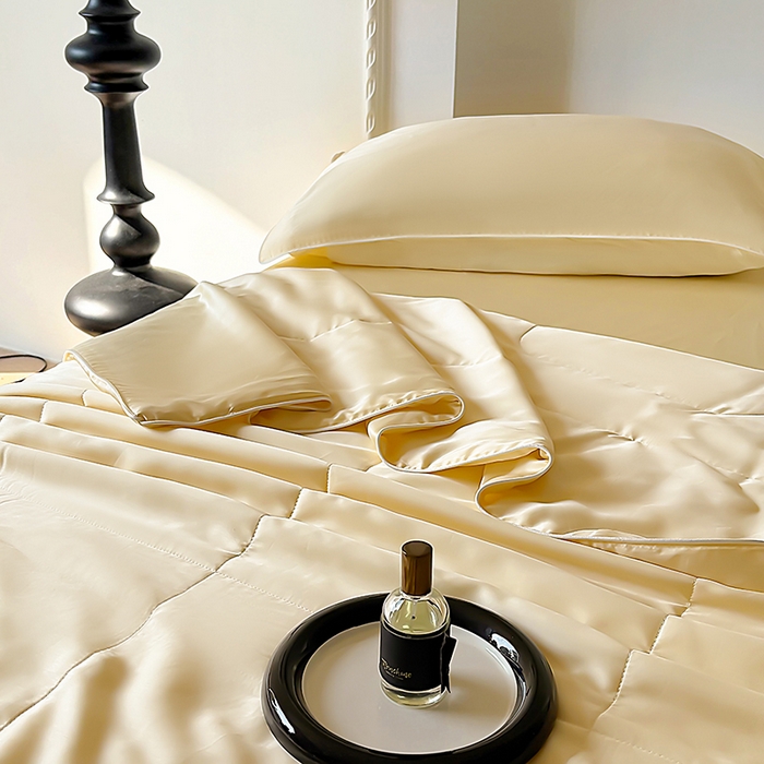 91家纺网 家纺一手货源 找家纺 百寐 2025新款60S兰精天丝夏被系列 奶昔黄