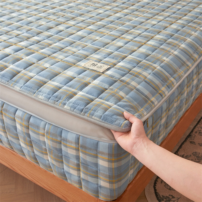 91家纺网 家纺一手货源 找家纺 伊人坊2025新款全棉色织水洗棉六面全包床笠床垫保护套无印风 夹棉床围-简兮蓝