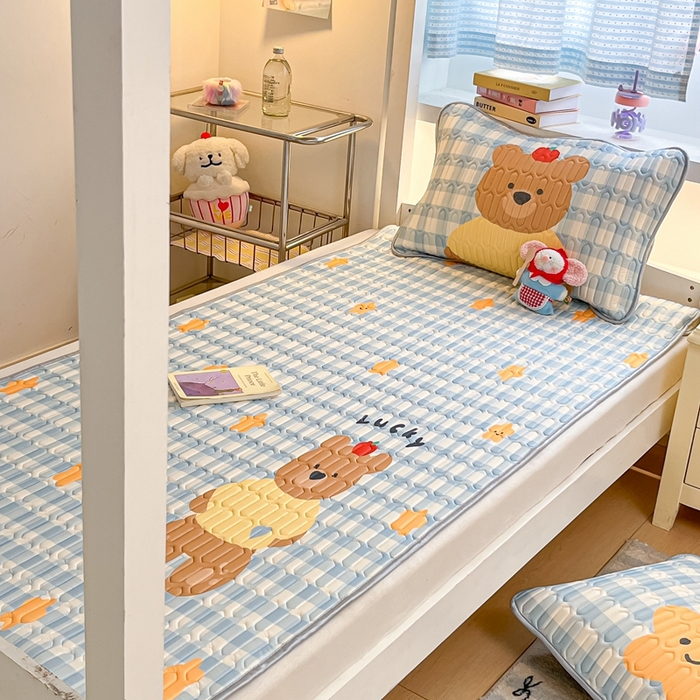 91家纺网 家纺一手货源 找家纺 川悦生活 2025新款大阪宿舍凉感丝凉席 星派熊仔