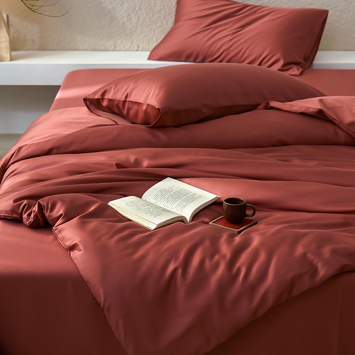 91家纺网 家纺一手货源 找家纺 咏绒家纺工厂店 2025新款60支奥地利兰精天丝纯色天丝棉四件套 朱砂红（酒红）
