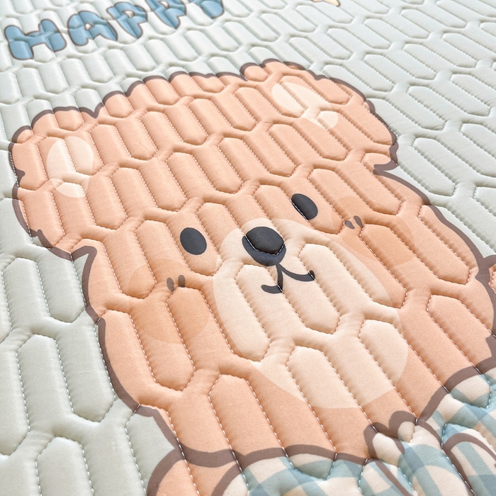 91家纺网 家纺一手货源 找家纺 川悦生活 2025新款大阪宿舍凉感丝凉席 奶芙熊仔